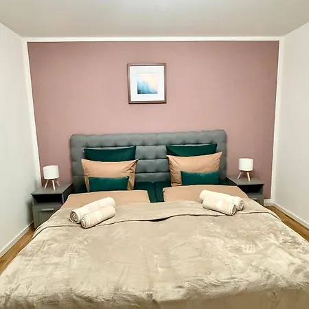 Διαμέρισμα Spacious Residenz Platz 2 In The Centre